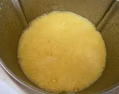 Step <p>Ponga las naranjas y el limón limpios, sin cáscara, sin hueso y el azúcar iniciamos la función de triturar un minuto. Añadimos el agua.</p><p>mojamos las dos mitades del bizcocho, añadimos la mitad del mascarpone sobre la base ponemos la otra mitad encima y cubrimos con el resto de la mezcla del mascarpone. Y decoramos con el cacao debe estar cinco horas en el frigorífico cubierto Con films </p> illustration