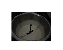 Step <p>Coloque la mariposa en las cuchillas. Añada el huevo, las yemas y el azúcar. Bata 4 min/vel 3,5</p> illustration