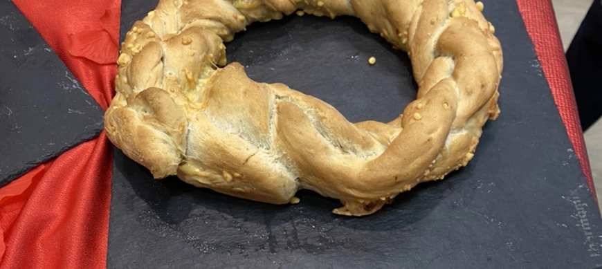 Pizza Trenza rellena de jamón y queso