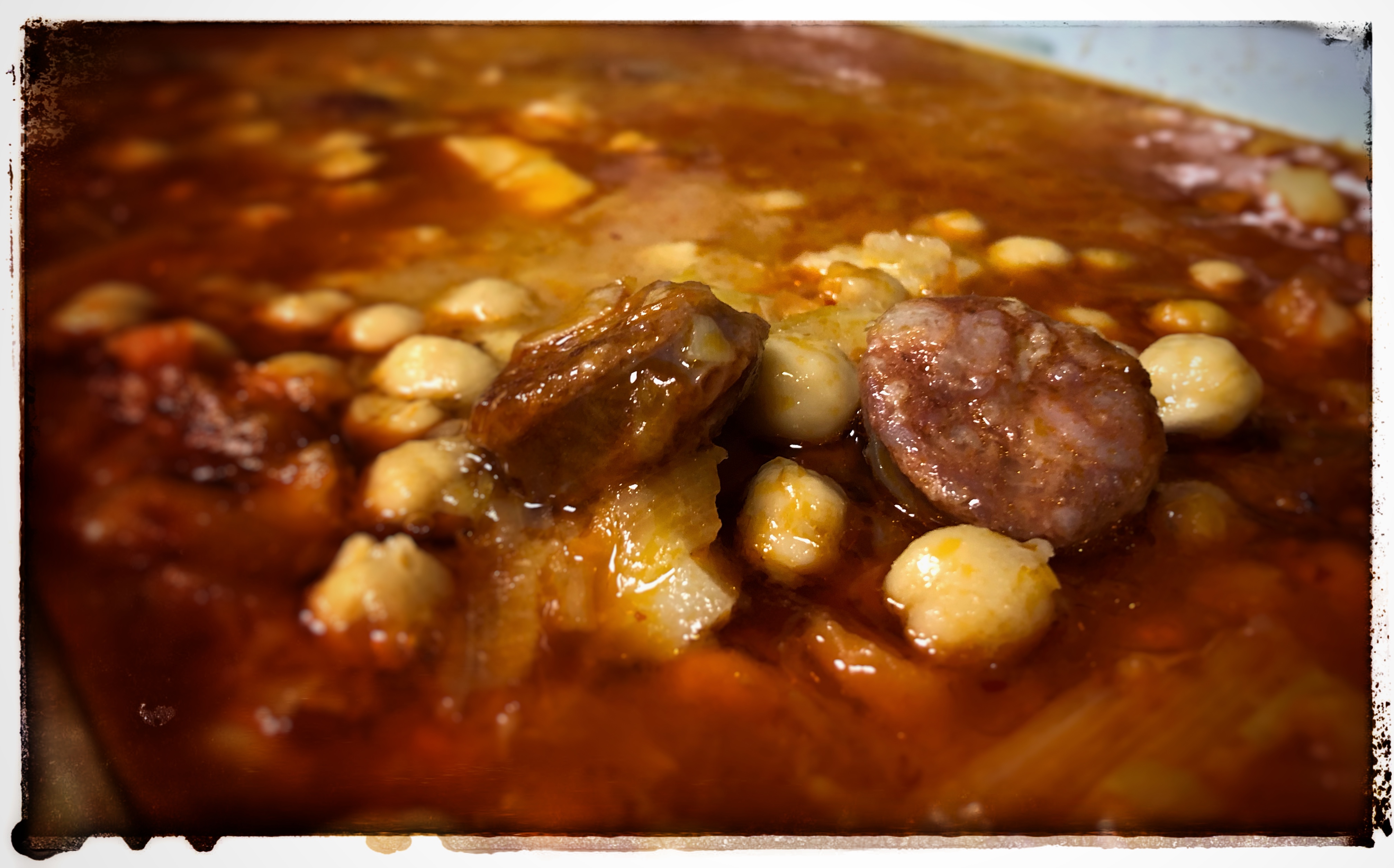 Guiso con garbanzos con chorizo en Thermomix® Legumbres y platos de