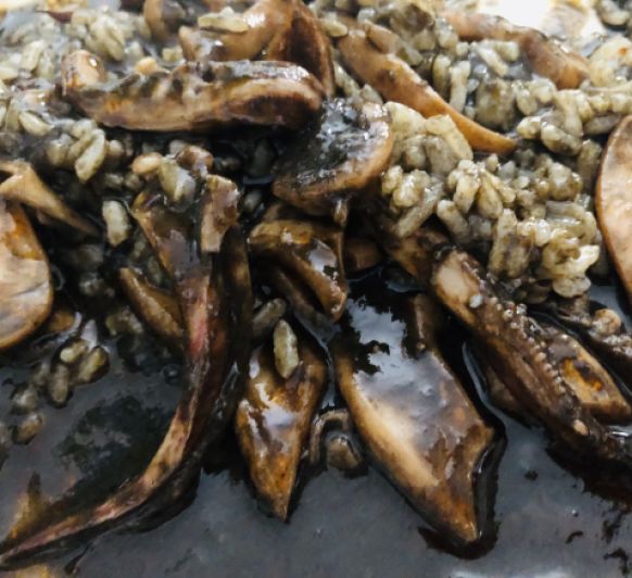 Calamares en su tinta con fumet de gambón en Thermomix®